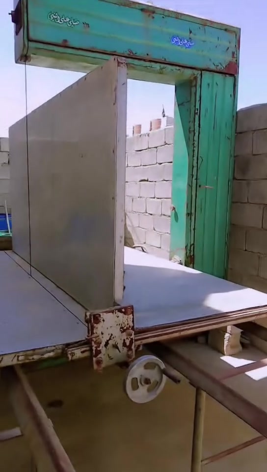 السلام عليكم 
عندي مكينه اسفنج مستعملة للبيع 
الاستفسار ‏‪***********‬‏
