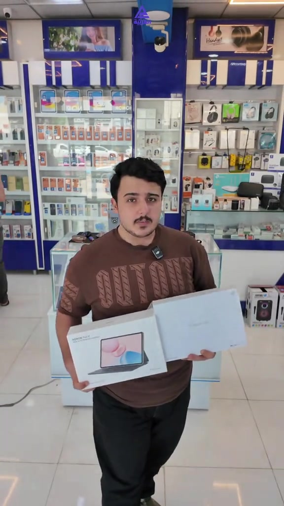 🔥 من الأفضل لك؟ شاومي باد 7 أم هونر باد 10؟ 🔥 إذا محتار بين أقوى البادات، فهذا الفيديو يوضح لك الفرق بين الجهازين من حيث المواصفات، الأداء، والمميزات حتى تختار الباد الأنسب لك 👌📱 ✨ بادين عمالقة بمواصفات قوية وتصميم راقي 🔥 والأفضل من هذا كله… عليها خصم 15٪ لفترة محدودة! شاهد الفيديو للنهاية وخذ قرارك بكل سهولة ✅ 📍 شركة كلمات العربية للهواتف النقالة العنوان: النجف الأشرف - شارع غدير فرات مقابل كلية الإدارة والاقتصاد 🚚 يتوفر توصيل إلى كافة المحافظات العراقية 📞 للحجز والاستفسار: جملة: *********** مفرد: *********** إكسسوارات: *********** صيانة: ***********

