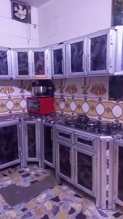 سلام عليكم كاونتر أصلي تفصال المكان بغداد بيع مستعجل السعر 850 الف التواصل ***********
