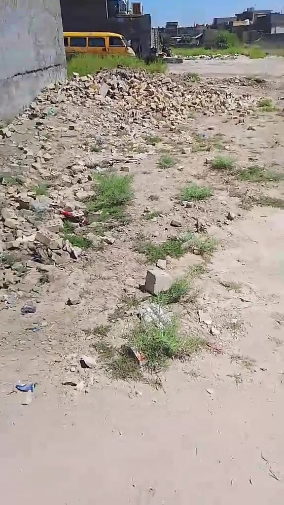 السلام عليكم ورحمة الله وبركاته موجود قطعة أرض للبيع المساحه ١٠٠ متر الواجه ٧ ونص ونزال١٣ السعر ب ٢٠ العنوان ابو غريب عرب جلوب
*********** واتساب
