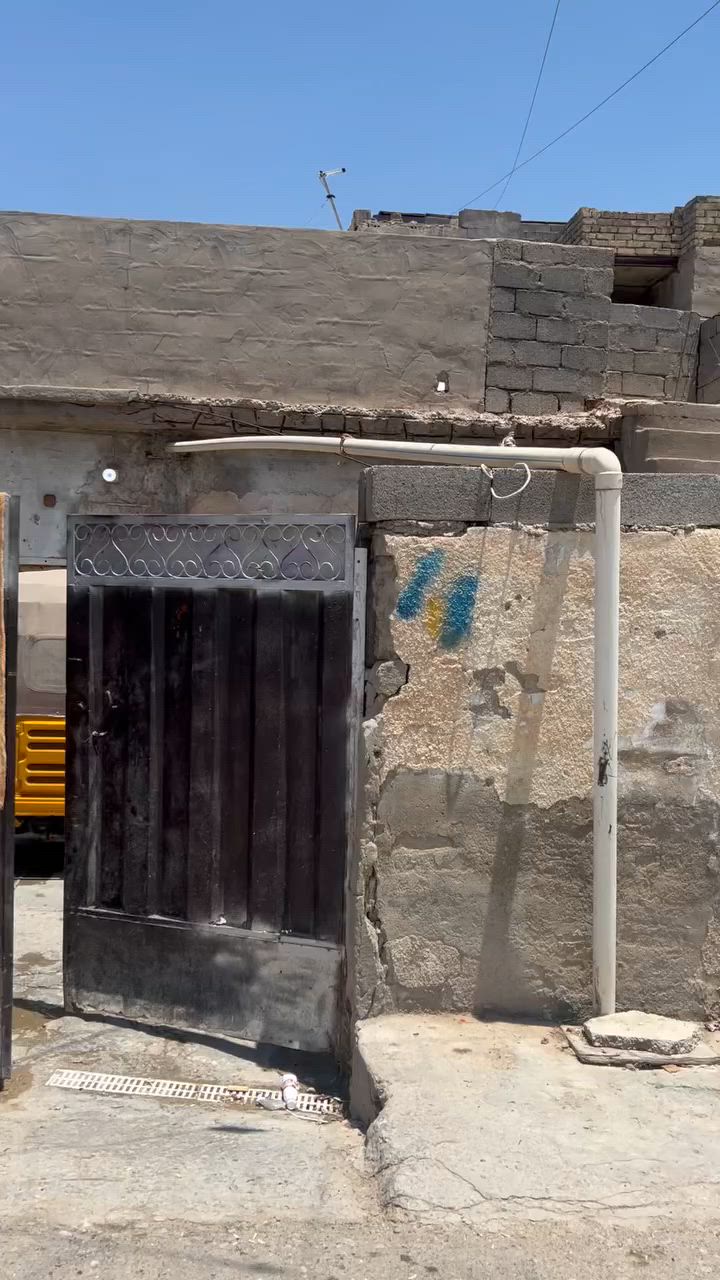 بيت للبيع تريدة بيت كاع بكيفك احنه نبيع كاع في منطقة الحميدية شارع السبيس صاير بلنص بين السوق القديم والجديد قرب كراج ابو اية  مساحتة 250 متر بي ديوانية كبيرة حوش كبير 3 غرف وغرفتين فوك مستعجلين ع بيعتة بسعر مناسب جدا 55 مليون وبي مجال للستفسار الاتصال على هذا الرقم *********** او مراسلة الصفحة
