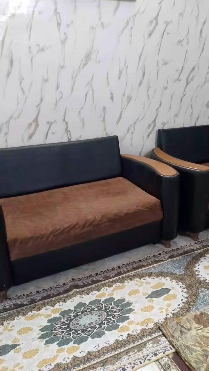 تخم عشرت مقاعد نضيف جدا سعر ٢٠٠مكاني التاجيات رقم ***********
