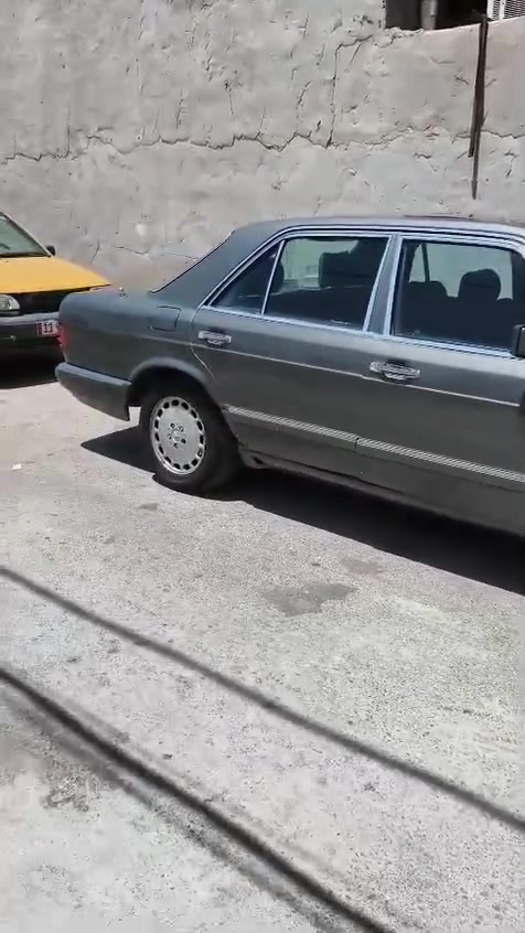 السلام عليكم 
للبيع جامبو حجم 560 موديل 90 غرفه نظيفة محرك بطه 2500 جديد صدر امامي خلفي جديد نقص فقط تبريد سنوية 2031 
السعر 48
***********
