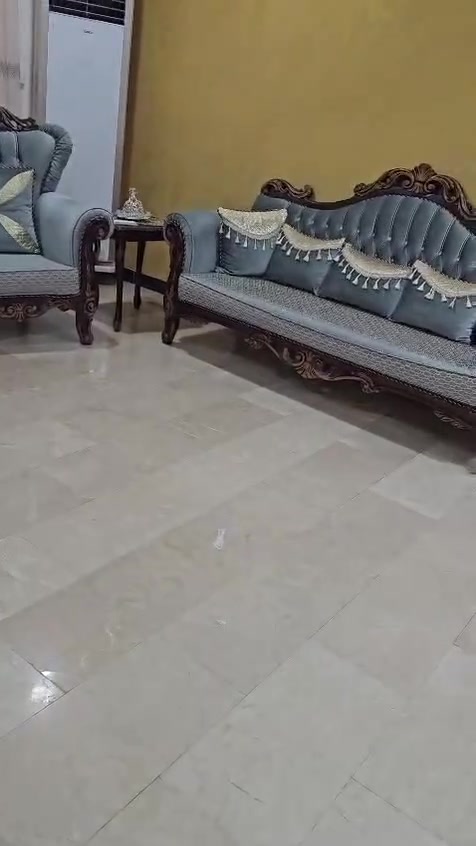 السلام عليكم
مكلف بالنشر 
كاونتر 2مليون 
غرفة نوم ب500الف
طخم قنفات 750 الف 
للاستفسار الاتصال ***********
