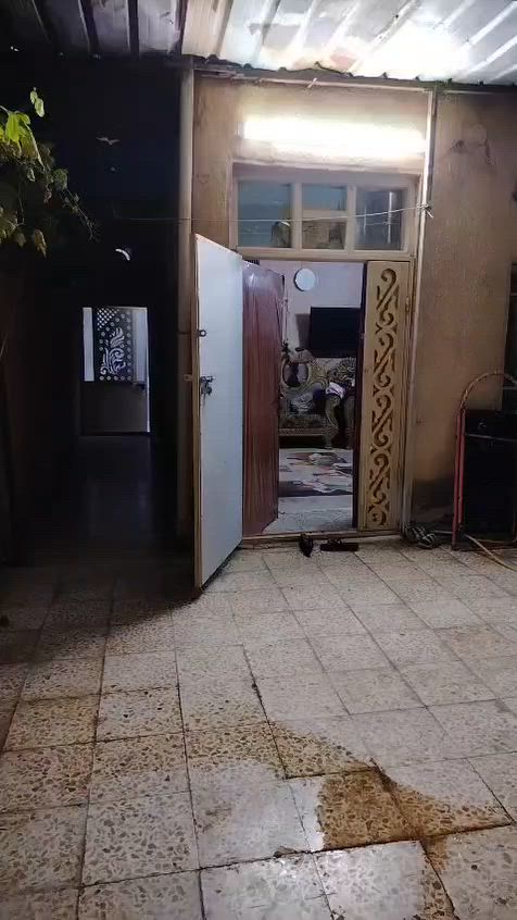 دار للبيع الحسينيه مصقط شارع ابو مهند ١٠٠ متر لسعر ٣٧ ***********
