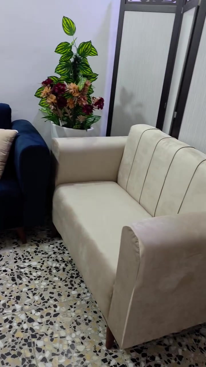 السلام عليكم تخم للبيع استعمال شهر واحد ٢٥٠ الف عنوان الكراده شارع الصناعه ***********
