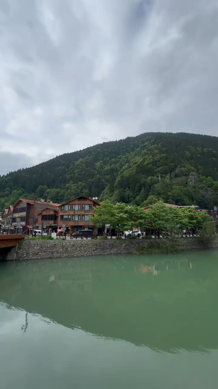 ‏🇹🇷 قره دنيز رجعت وبقوة اختصاصنا 🇹🇷

 🌿 استمتع برحلة سياحية متكاملة إلى أجمل مدن شمال تركيا مع شركة يلدز للسفر والسياحة

‏📍 البرنامج الرحلة يشمل :

‏✅ طرابزون
‏✅ ريزا
‏✅ مرتفعات آيدر
‏✅ أوزنجول
‏✅ إسطنبول

🗓 مواعيد الرحلات:
19 / 07 / 2026 

‏ ⏳ مدة الرحلة:
‏8 أيام / 7 ليالي مبيت

‏🏨 الإقامة:
‏فنادق 4⭐ و5⭐ مختارة بعناية لراحة ضيوفنا

‏✈️ الانطلاق من مطار كركوك الدولي

‏🛫 يشمل البرنامج 4 رحلات طيران:

‏✅ رحلتين طيران من مطار كركوك الدولي (ذهاباً وإياباً).

‏✅ رحلتين طيران داخلي داخل تركيا.

‏🚌 جولات سياحية يومية إلى أجمل مناطق قره دنيز الساحرة، حيث الجبال الشامخة، والشلالات المتدفقة، والغابات الخضراء، والضباب الساحر، والأجواء الباردة المنعشة… تجربة لا تُنسى بين أجمل المناظر الخلابة في شمال تركيا.

‏👨‍💼 يرافقكم مندوب خاص من شركة يلدز للسفر والسياحة طوال مدة الرحلة، لضمان راحتكم والاهتمام بكافة تفاصيل سفركم.

‏💵 ميزة خاصة للمسافر:
‏✈️ يحق للمسافر تصريف 3000 دولار بسعر البنك المركزي (1320 دينار).
‏💵 وفر من فرق السعر وخلي سفرتك أوفر.

‏📞 للحجز والاستفسار:
‏***********
‏***********

‏📍 العنوان:
‏كركوك – شارع مستشفى الأطفال – مقابل مصرف جيهان

⭐️ يلدز نجمك في عالم السفر ✈️
#قره_دنيز
#السفر
#طرابزون
#اسطنبول
