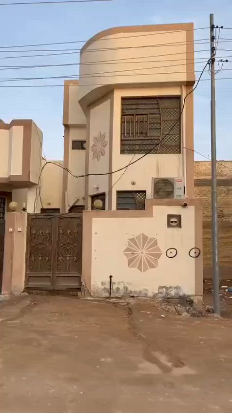 ١٠٠ م حي النداء الشارع الفاصل بين مجمع الأميرات والنداء بناء جديد طابقين مجموع الغرف ٣ صحيات ٣ السعر خاص***********
