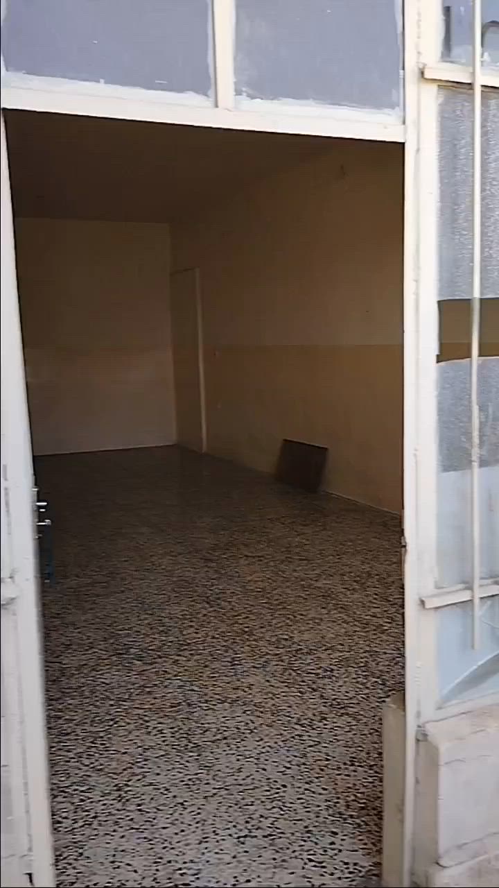 السلام عليكم يتوفر شقه للايجار حي فلسطين شارع المركز قريبه كلش على السوق للتواصل الرقم(***********)
