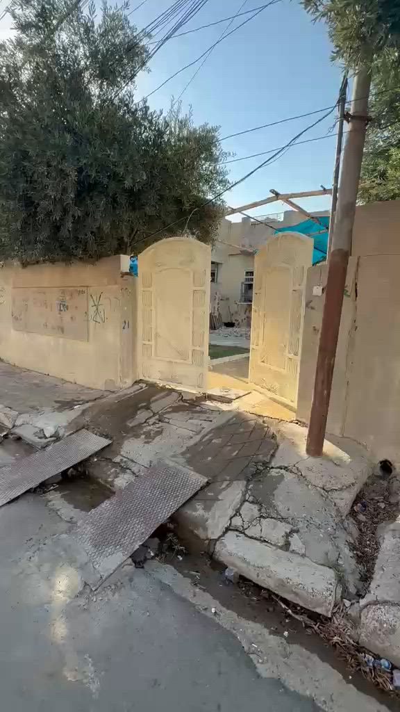 سلام عليكم دار للبيع حي الاقتصاديين قرب شارع العريض
مساحه 188واجه 8 نص يتكون الدار من غرفه هول استقبال سرداب 
عروض مكتب المشهداني للمقاولات الشرافيات الهندسه 
نستقبل جميع العروض أيمن أيسر 
للاستفسار الاتصال علا الأرقام 
 ***********
***********
