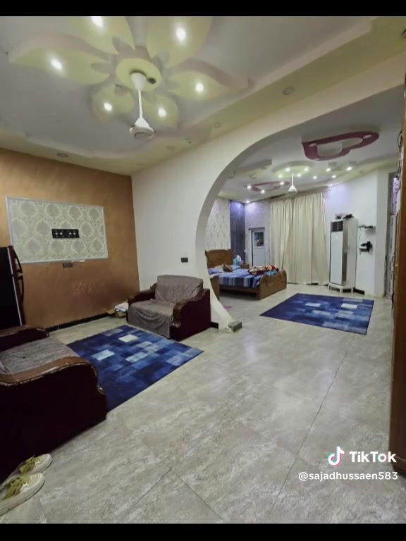 بق بيت للبيع مساحته 120متر مربع طابقين الطابق الأول غرفه واصاله واستقبال ومطبخ وحمام الطابق الثاني غرفتين نوم واصاله وحمام
الفلاحيه قرب صيدليه كربلا
ملاحظه البيت مطلوب مبادره 40مليون
الاستفسار اللتصال
***********
