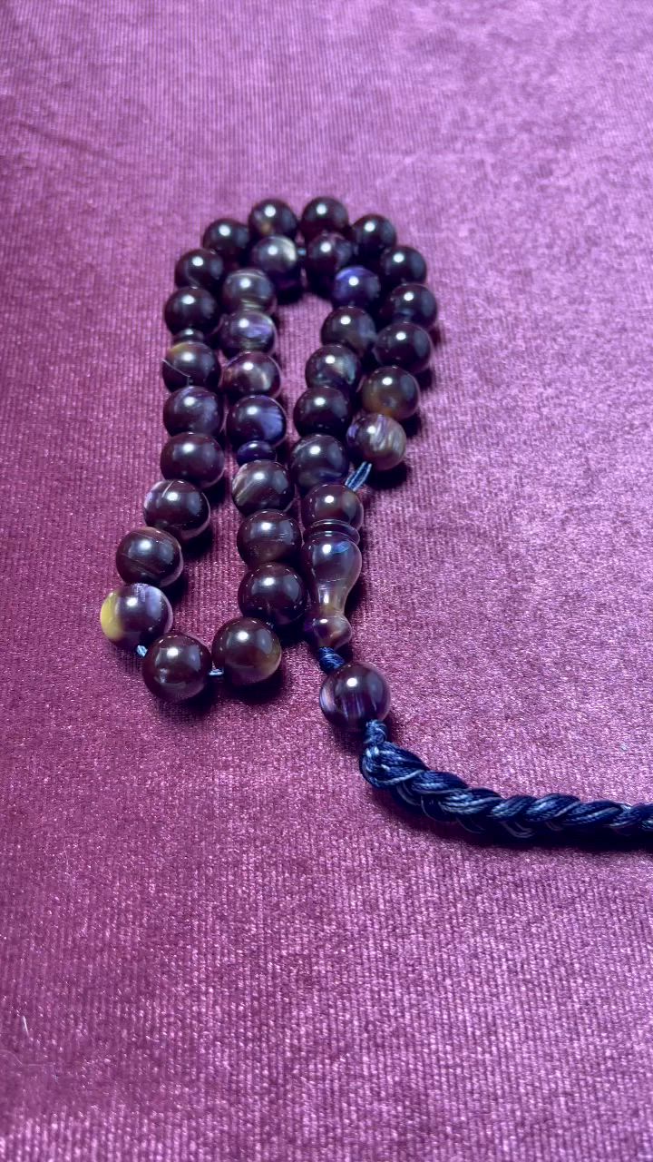 ✨ سندلس صدفي يلدز ✨
قطعة فخمة بتفاصيل راقية ولمعة مميزة 🤎

• الوزن: 45 غرام
• عدد الحبات: 33 + حبة احتياط
• قياس الحبة: 11 × 11.5
• ارتفاع الشاهد: 27
• جراخة يدوية
• شاهد وجه بوم شفرة ونفرة
• كفية محمولة يوميًا
• صلابة وكثافة جيدة

للـحجز والاستفسار تواصل خاص
أو واتساب***********
