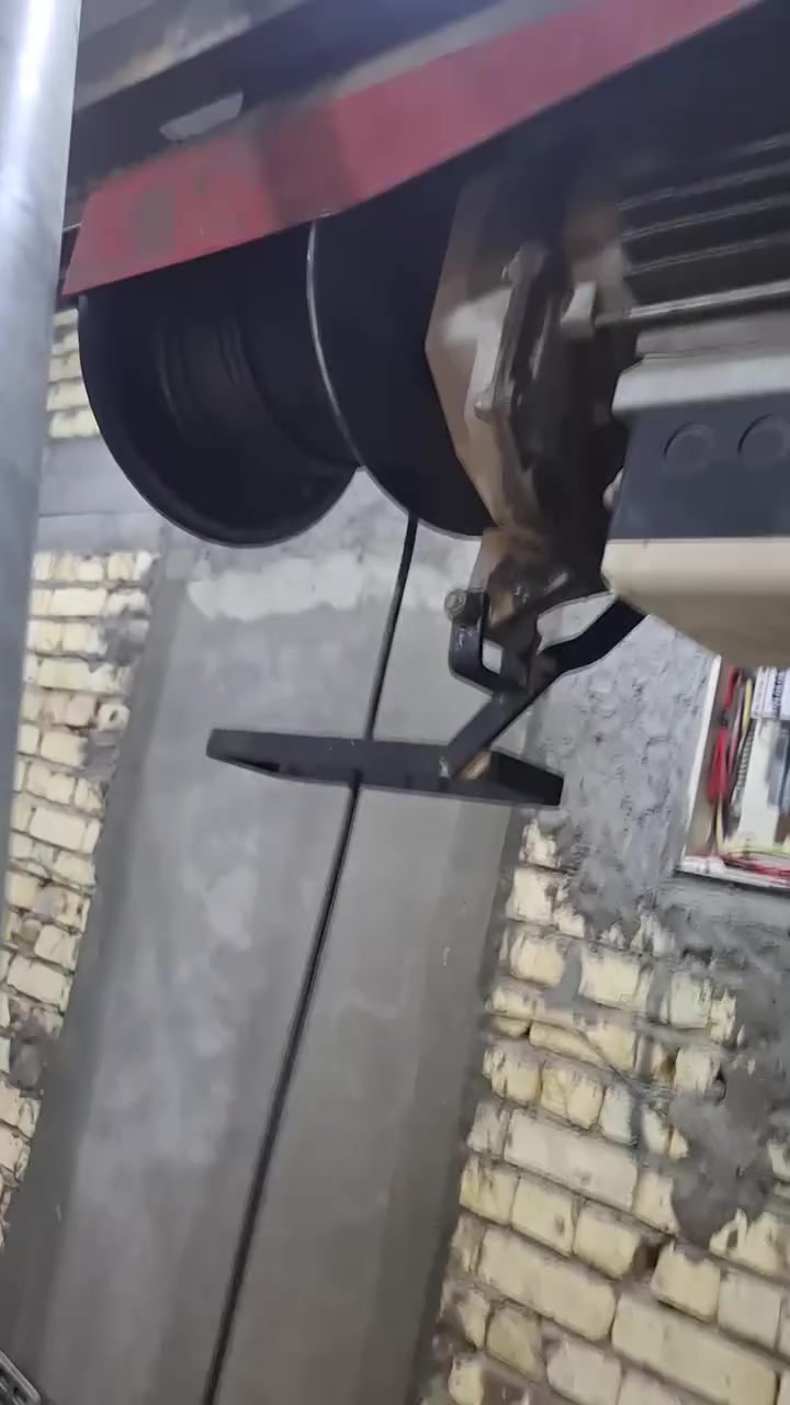 ونج كهربائي للبيع
الصنع ايطالي وكالة ايروبيا 
وزن الحمل ٥٠٠ كيلو طول السلك ٢٠ متر 
سكلة مع عربات عدد ٢ ثقيل 
مشترية جديد مستخدم في بناء بيت واحد فقط
موجود في البصرة - شط العرب -  الاكوات الثالثة 
*********** ابو عزيز 
السعر المطلوب ٩٥٠٠٠٠ الف دينار
