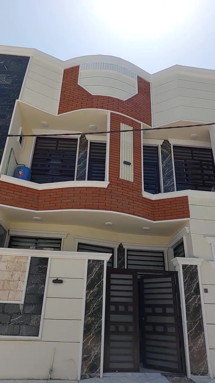 للبيع دار ٢طابق المساحه ١٠٠متر حديث الانشاء كونكريت مسلح طابوك جمهوري في كربلاء شارع السيده زينب مقابل فندق البارون قرب اسالة الماء فرع مدرسة الفرقان خدمات كامله تبليط ماء مجاري كهرباء اناره سند ٢٥ اقرار قاضي بأسم المشتري من الملاج يحتوي على ٤ غرف نوم+ استقبال +صاله+ مطبخ +
٤ مجموعات صحيه يبعد عن الامام الحسين ع كيلوا ونص ٣دقيقه عن باب بغداد قريب اللولايه 
 للإستفسار ***********_***********
