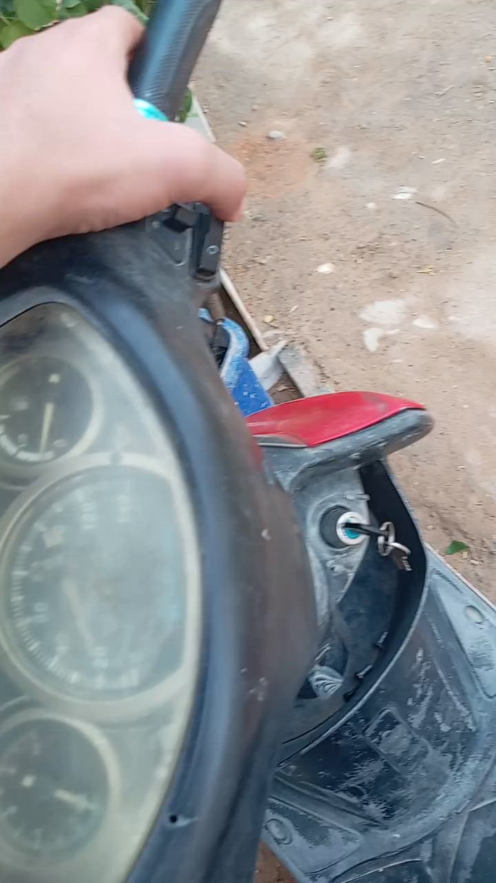 سلام عليكم كوم حديد دراجة كامكو للبيع تشتغل سلف وكلشي مابيها بس بيها خيط بخار يعني ستوهه كامت قيم واخذ بل يرضي الله  مكاني حي ميلاد  واتساب ***********
