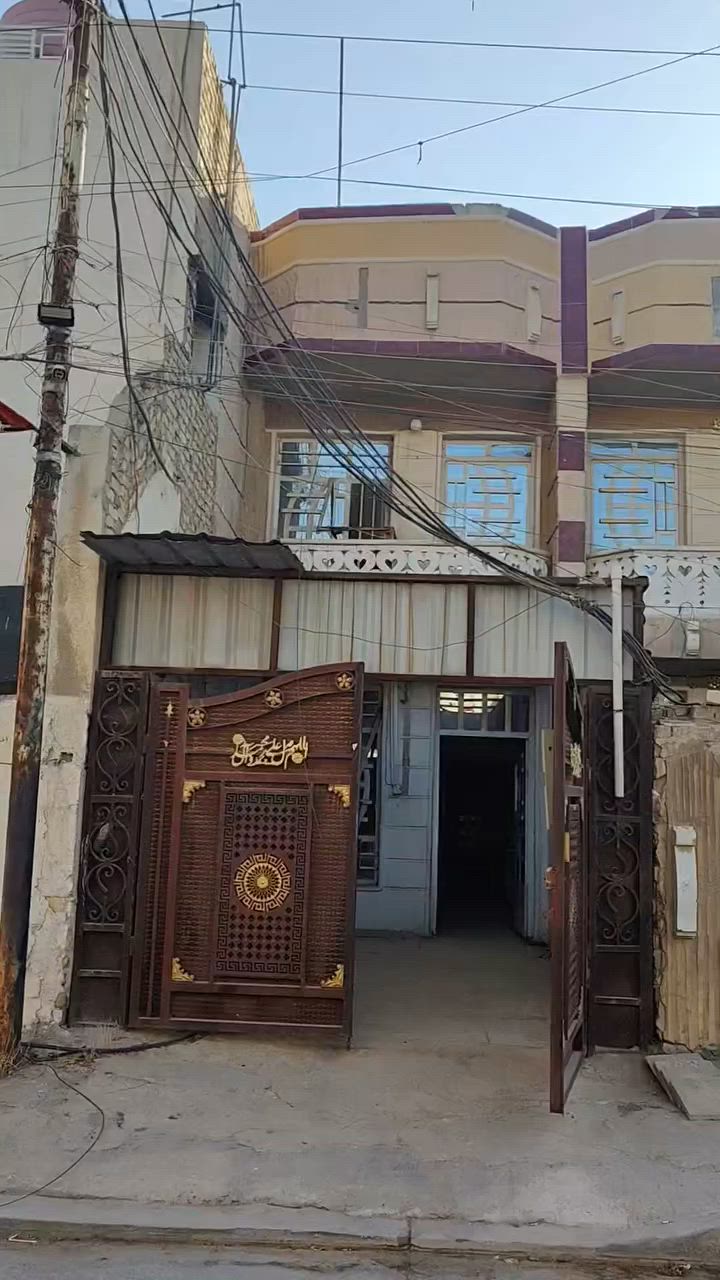 بيت للايجار 
يحتوي على استقبال ومطبخ وخدمات و كراج و 3غرف نوم
الموقع/الشعب وره مركز الشعب 
السعر/550وبي مجال بسيط 
للاستفسار/‏‪***********‬‏
