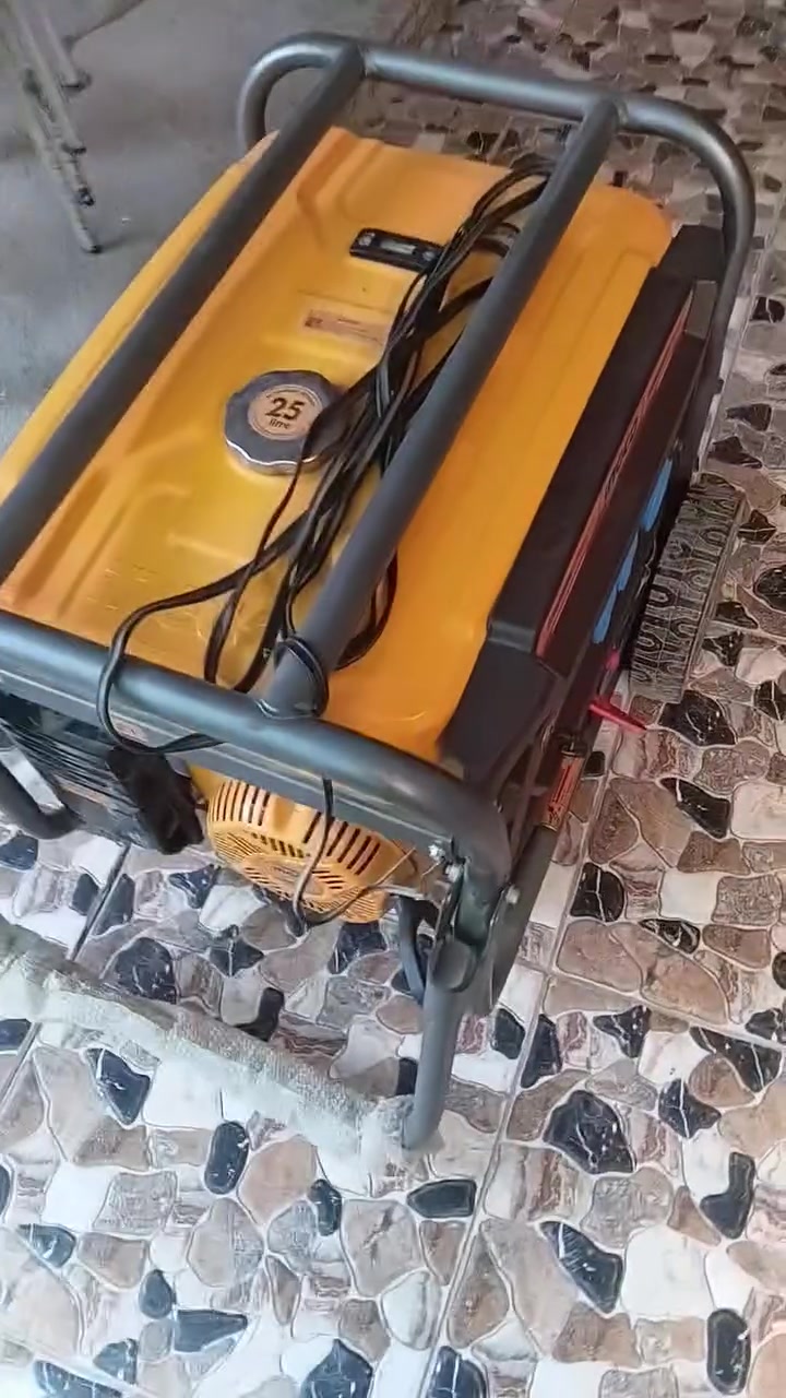 السلام عليكم مولد ٤٠ امبير نوع انجيكو يولد صافي ٣٥ امبير جديد بمعنى الكلمه مشتغل شي قليل برغي مامفتوح بي على لبلاد من الشركه قسما بالله مشتغل ٤٠ ساعه تقريبا لان شديت طاقه شمسيه والي يشتريه مايخسر بالسوك سعر الجديد ٩٥٠ الف مكاني تقاطع دلي عباس مقابل باب الحشد الشعبي البدوانيه سعره ٧٥٠ الف وبي مجال قليل حق الجيه للاستفسار الاتصال *********** وبالخدمه
