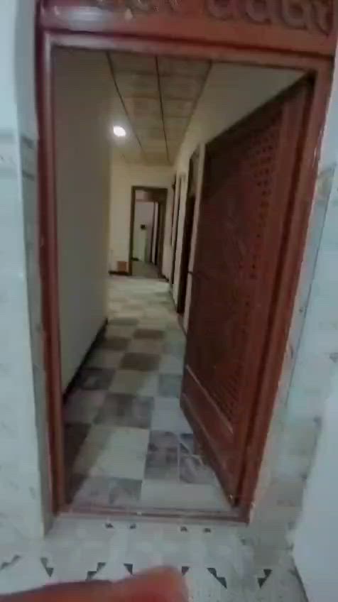 السلام عليكم شقه للإيجار طابق اول الفلوجه الجولان شارع السايدين قرب جامع نبي الله يونس عماره الكبيسي ترهم تجاري أو سكني المحتويات غرفتين وصاله ومطبخ وحمام كامله من كلشي وطنيه ومولد كيزر سبلت كنتوري جاهزه بدل الايجار الشهري 350 الف الاستفسار على هذا الرقم ***********