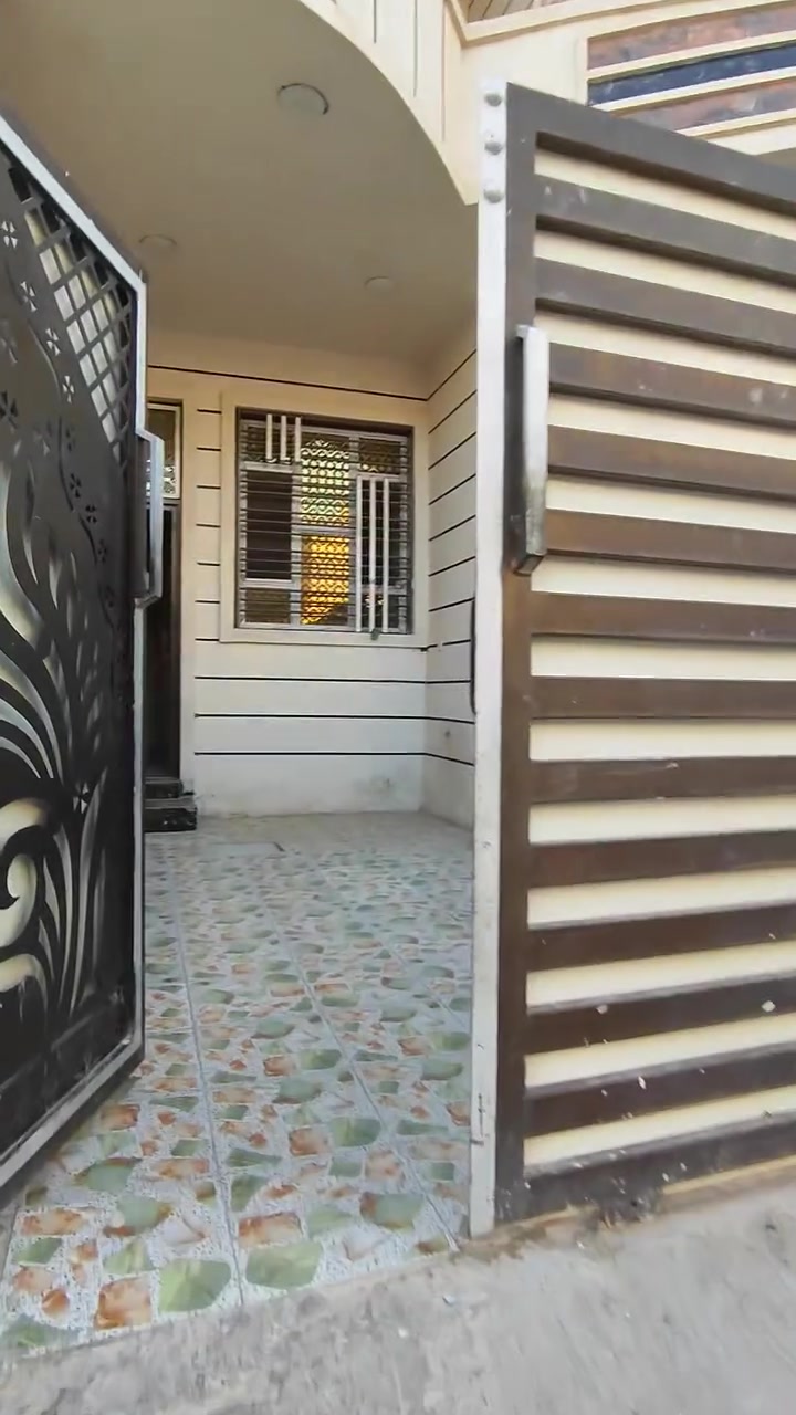 بيت للبيع طابو صرف مساحه 150 متر السكنيه حي المهندسين ثلاث قرف نوم مطبخ وصاله وستقبال السعر 110 بيه مجال  ***********
***********
