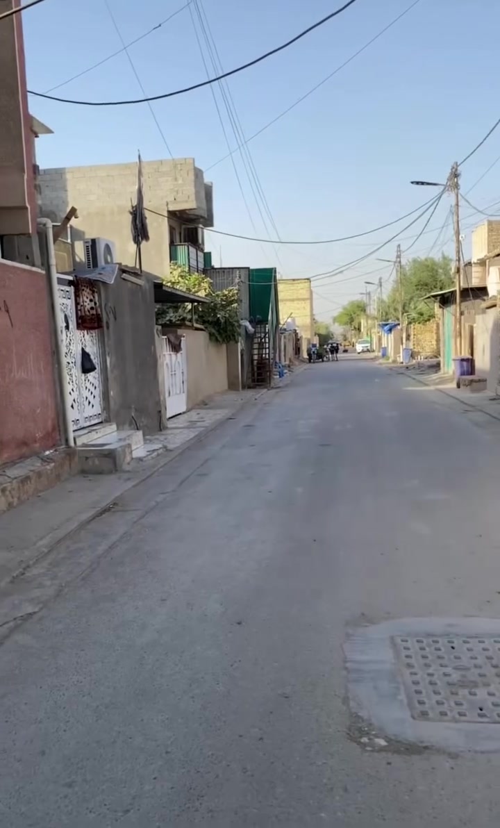 السلام عليكم دار للبيع
الشعب حيّ البساتين حي السلام
السيطره الثانية
 قريب القناه تبعد 2 دقيقة • مـشي
البيت خير من الله باني .ۤ؏ ايدي جديد وبعتناء بالعافيه للي يصير من نصيبه وراح يترحملي امانة الله 
موقعة موجود بالصوره
100 متر 5*20 
للاستفسار اكثر اتصل متوازي .ۤ؏ بيعته
*********** موجود بي وقت يعجبك يوجد واتساب 
سعره مناسب جد تحياتي الكم وذا مراوس بقطعه عادي بس كون نفس موقعي
