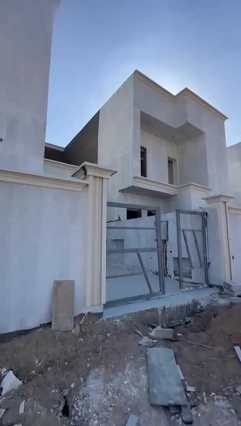 🏡 دار للبيع في مجمع الرواسي السكني – المربع الذهبي

فرصة سكنية واستثمارية مميزة في أحد أفضل المواقع السكنية بالنجف، حيث يقع المجمع خلف المعهد الفني ومجاور دور القضاة في حي القدس.

✨ مواصفات الدار:
▪️ المساحة: 150م²
▪️ طابقان
▪️ 3 غرف نوم
▪️ صالتان
▪️ استقبال
▪️ مطبخ
▪️ كراج
▪️ حديقة

📍 موقع الدار مميز جداً
قريب من المدخل الرئيسي للمجمع وخلف شارع (14) الخاص بالمعهد الفني، مما يوفر سهولة الوصول وقيمة استثمارية عالية.

💰 السعر الكلي: 190 مليون دينار
✅ الواصل: 90 مليون دينار
✅ المتبقي: 100 مليون دينار (مصرف عقاري)
✅ تباع بتطلوعة مناسبة

لا تفوت فرصة امتلاك دار بموقع متميز ومواصفات متكاملة، سواء للسكن العائلي أو للاستثمار المستقبلي.

📞 للتواصل والاستفسار أو للاطلاع على المزيد من الفرص السكنية والاستثمارية:
***********
***********
