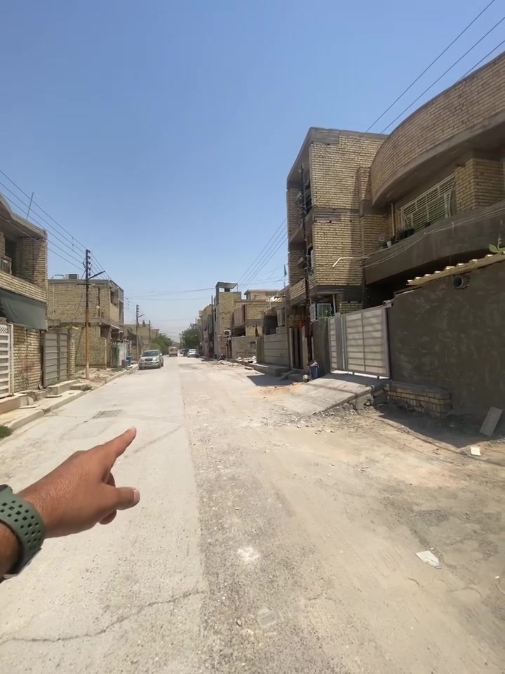 السلام عليكم 
بيت لبيع السريدات 
الجديده مربع ثالث 
مقابل اسواق الشام الشارع الصب
100مربع 
الواجه 7ونص 
النزال 13وربع

الاستفسار 
***********
