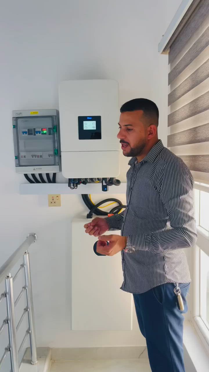 � مكتب شمس الشموس 🔆

تم بحمد الله تنفيذ منظومة طاقة شمسية متكاملة 💪

⚡ السعة:
20 أمبير نهاري

*15 أمبير ليلي

🔌 المواصفات:
✔️ انفرتر نوع (DEYE) بقدرة عالية
✔️ ضمان الانفرتر: 5 سنوات
✔️ مقاوم للعوامل الجوية (IP65)

🔋 البطارية:
✔️ بطارية  Deye-16)
✔️ ضمان 5 سنوات
✔️ مقاومة للعوامل الجوية (IP65)
✔️ مزودة بنظام ذكي لحماية نفسها
✔️ تدعم الواي فاي للمراقبة والتحكم عن بعد

☀️ الألواح:
✔️ عدد 10 ألواح
✔️ قدرة اللوح الواحد 620 واط

🛡️ إضافات:
✔️ بورد حماية متكامل
✔️ أنظمة حماية كاملة
✔️ تنصيب احترافي مع ضمان حقيقي

📞 للاستفسار والحجز:
***********

✨ شمس الشموس… طاقة شمسية
