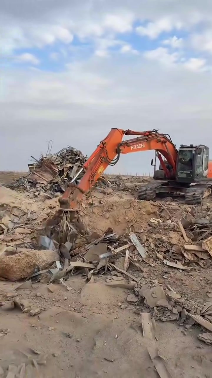 سلام عليكم توجد لدينا حفاره الايجار كلشي نشتغل حفر هدم تنقير  كماشه جميع محافظات نشتغل هاذ رقم الهاتف ***********
