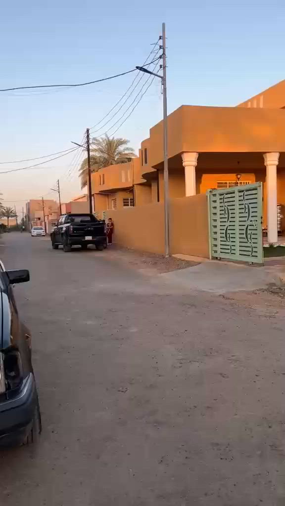 🏡داران للبيع.🏡     📢طابوزراعي سند25@@

المساحة الكلية 740م🔃
الواجهه 37 م.↔️           نزال 20 م↕️
🚙كراج سياره كبير +🥀 حديقه 🥀

كل بيت طابقين 3 غرف نوم
أستقبال + مطبخ+حولي كبير
صحيات داخليه وخارجيه 
ارضية بورسلين بنأء طابوق جمهوري
بناء حديث أقل من سنه 
ارتفاع السقف 350. م صافي 
عرض الشارع 10 م🛣️

        البيتين طابو ملك صرف 
        📝جنس العقار سند 25📝
سند وحدهن تحويل مباشر بسم المشتري 
 عنوان الدار بغداد الراشديه قريب مركز الناحيه
          مجاور جامع الرقيب
          🏫مدارس قريبه 
كهرباء. 💡  ماء 🚰متوفر 
💵سعر الداران500مليون قابل للتفاوض💵

ملاحظه. الشارع تبليط جديد 
البيع حسب الطلب دار واحد 
أو الاثنين معا

استفسار اكثر التصال
***********
***********
