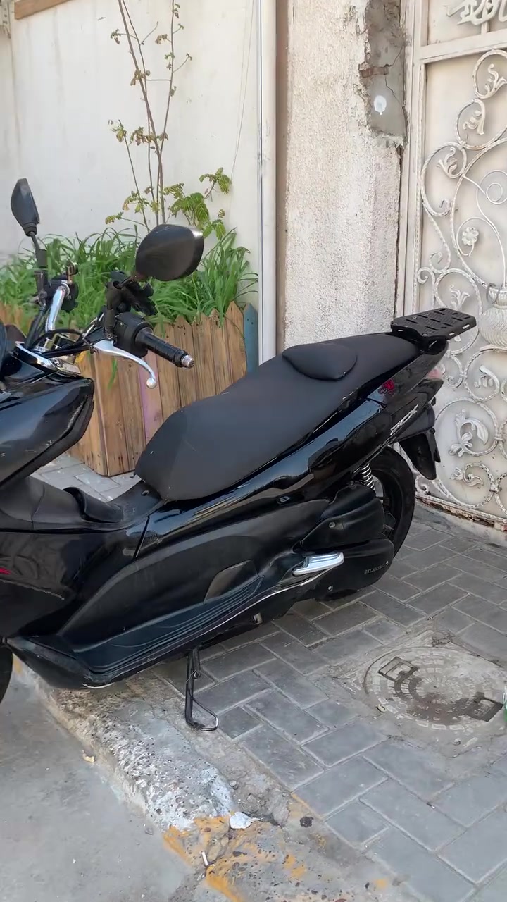السلام عليكم دراجه PCX الجيل الاول ياباني مكينه 125مكينه مكفوله كفرات مكفوله ختم واحد بس بيهم اشخوط الكفرات الدراجه مناقصه شي افوله بانزين محسن ودهن موتل احسن نوعيه الدراجه خير من الله شلعه ومعدل مبيه اي نقص الرقم ***********
