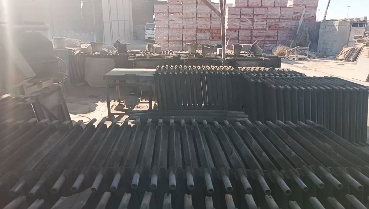 السلام عليكم يوجد معمل شتايكر كامل للبيع بغداد  العامريه يحتوي عل 300قالب 4سم  للاستفسار  الاتصال عل هذا الرقم ***********
