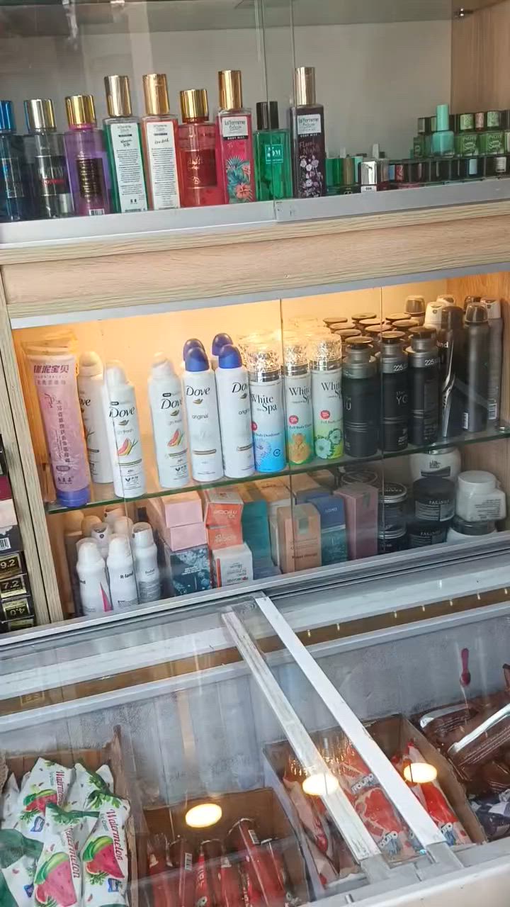 ڤاترينات للبيع ٤ قطع ***********
