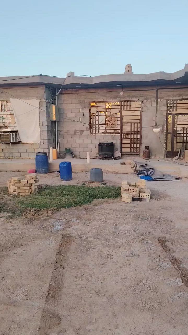 سلام عليكم دونمين ونص سند ٢٥تحويل واجهيه ٣٠ نزال ٢١٣ ناحيه الوحده شارع اللج بيه بيتين مساحته ٣٣٠ مي اساله كهرباء ومي سكي  سعره ٢٣٠وبيه مجال ***********
