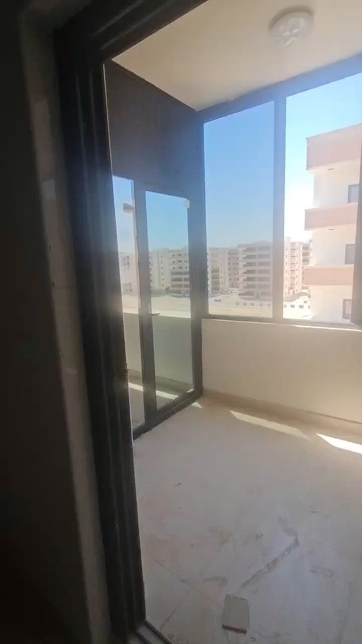 شقه البيع مجمع الجوهره
مساحته 139
 طابق خامس 
طلالته علئ حديقه مركزيه 
سعره 200وبيه مجال لشراي 
تواصل ***********
