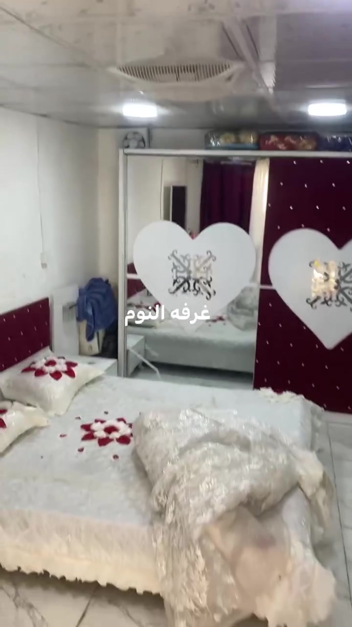 سلام عليكم بيت للبيع تجاوز خمسين متره بي غرفه نوم وهول زغير ومطبخ وحمام ابطنه وطرمه زغيره السكف مال الغرفه اعكاده ووفوك الغرفه هيكل غرفه بس مابي درج مكان البيت الزعفرانيه شارع المعهد شارع المكتبة مال تاج المعارك للستفسار واتساب ***********
البيت مقابل الطابو 40 متره عن التبليط مي وكهرباء كامل خلف مدرسه الكندي
