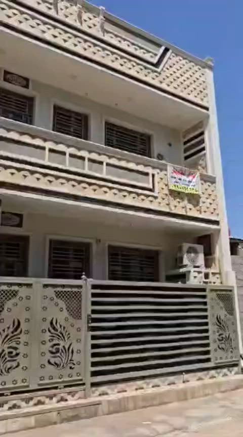 الدورة المهدية الثانية مجاور حديقة الجمهورية. طابق ثاني معزول 
غرفتين نوم 
صالة كبيرة
مطبخ
خدمات
سطح
بالكون كبير 
معزول ماء و كهرباء و مجاري 
يتوفر 
خط سحب كهرباء جاهز ..
خط نت جاهز ..
سخان..
والشارع عرضه ٢٠....
لكن طابق ثاني للايجار..
نسخه طبق الأصل.
 75   400
التأمين 400
***********

