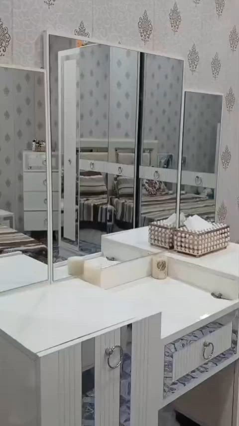السلام عليكم اخوان غرفة اخشاب تركية حلوة نضيفة تحتوي على ميز مرايه كنتور طابوريه مقعد ميز مرايه جربايه ولوكر جراره مرايه طويلة.... و للاستفسار اكثر اتصل علة هاذ الرقم متواجد واتساب ***********1 المكان البصرة/كزيزة شارع المدارس السعر 900
