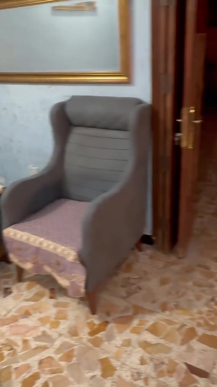 طخم رصاصي شغل عراقي درجة اولى نظيف جداً السعر 525 الف عنوان بغداد مقابل مرور الطوبجي ***********
