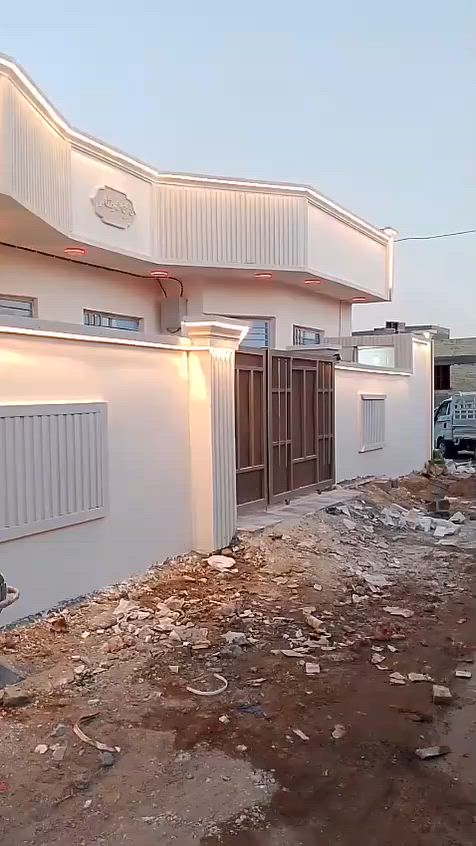 @بيت للبيع حي الامير الثاني مقابل ملعب هشام  طابو زراعي 25 مساحه 200 م يحتوي على 2 غرف نوم + استقبال + مطبخ + صاله  البيت جديد مامسكون  بناء بلوك  الاساس رفت السقف صب السعر جداً معقوول للأستفسار اكثر *********** / ***********
