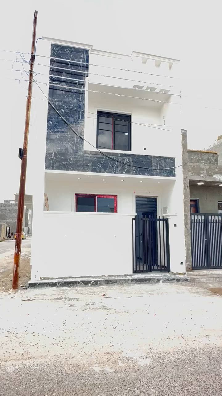 بيت 🏠 50متر ركن #للبيع
طابقين 2غرف+صحيات 2
مطبخ + صاله 
بيتونه 
📍البوعيثة. _مجمع العدل 
للاستفسار ***********
