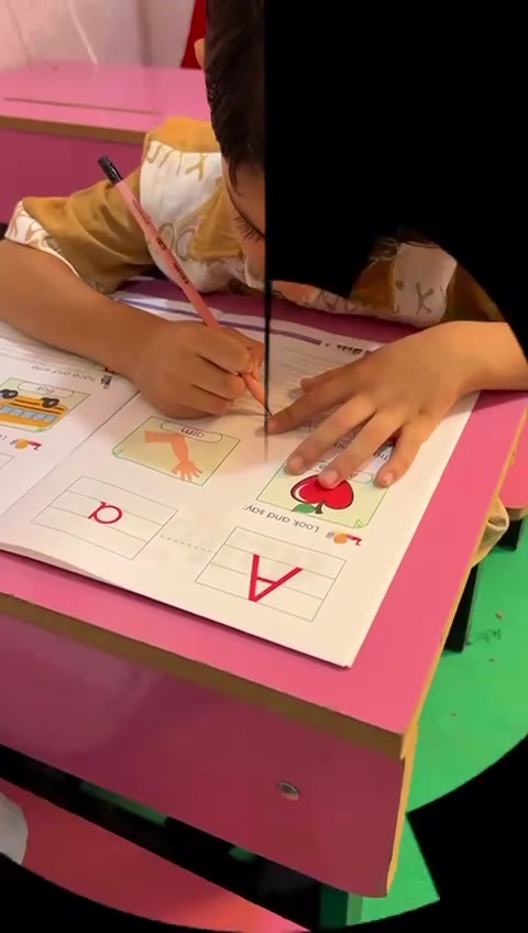 اطفالك عطّلوا وعندهم وقت فراغ؟ استثمر بمستقبلهم الآن! 🌟
هل حاب تستغل العطلة الصيفية بشيء يطور مهاراتهم ويخدمهم بحياتهم الدراسية والمستقبلية؟
انضموا معنا في أكاديمية دريم لاند التعليمية للأطفال، حيث نعتمد طرقاً حديثة وممتعة تجعل طفلك يتعلم وهو يلعب! 🎮📚

🔹 العنوان: الحسينية لـ 5000/مقابيل جامع الإمام علي (ع) 

لا تضيع فرصة العطلة، استثمر في مستقبل طفلك اليوم!
📥 للحجز والاستفسار، يرجى المراسلة على  
الخاص. ***********
مع تحياتي، ❣️✨

