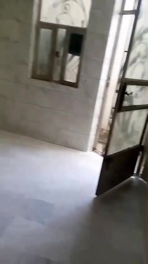 بيت للأيجار
في حي الرائسه شارع عشربن مقابيل اسواق زيتونه

البيت نضيف بنائه حديث مساحته 62 يحتوي ع 2غرف واستقبال وصاله ومنور و3 صحيات 2 جوة واحد فوك مع غرفه وسطح جبير للاستفسار الاتصال ع واتساب ***********
