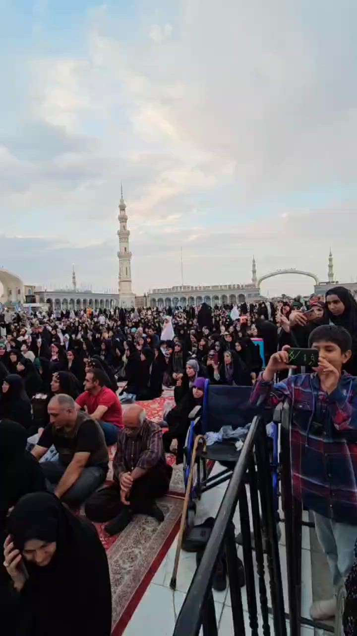✨ رحلة ضيوف الزهراء إلى إيران ✨
🌹 بعد عشرة محرم مباشرة 🌹

━━━━━━━━━━━━━━━━━━

📍 برنامج الرحلة:

🕌 قم المقدسة
▪️ مبيت ليلتين

🕌 مشهد المقدسة
▪️ مبيت 4 أيام
▪️ 3 وجبات طعام

🕌 همدان
▪️ مبيت ليلة مع فطور

━━━━━━━━━━━━━━━━━━

✅ رحلة 10 أيام كاملة
✅ زيارة المزارات والأماكن المقدسة
✅ باصات VIP حديثة
✅ قطار مريح
✅ مشرفون مرافقون
✅ خدمة مميزة طوال الرحلة

━━━━━━━━━━━━━━━━━━

💰 سعر التذكرة:
250,000 دينار فقط

━━━━━━━━━━━━━━━━━━

⚠️ المقاعد محدودة
سارع بالحجز قبل اكتمال العدد

📞 للحجز والاستفسار:
***********
واتساب - اتصال

━━━━━━━━━━━━━━━━━━

🌹 "رحلة إيمانية تجمع الراحة والخدمة وزيارة مراقد أهل البيت عليهم السلام" 🌹
