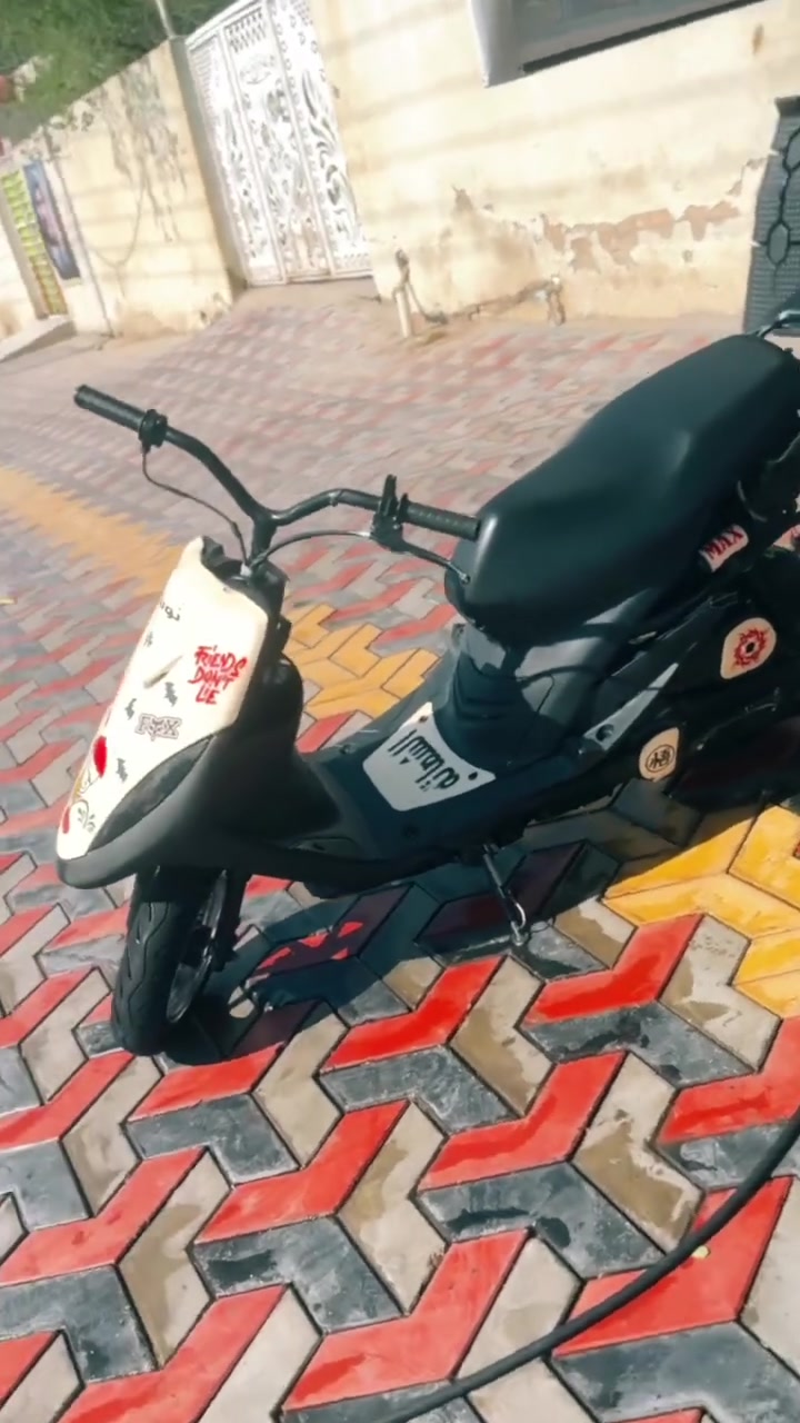 سلام عليكم دراجه ماكس مكينه بلاد مفتوحه ولفات فقط اوراق وصل فقط الدراجه مكينته حلوه سعر ٥٥٠وبيه مجال الستفسار (***********)
