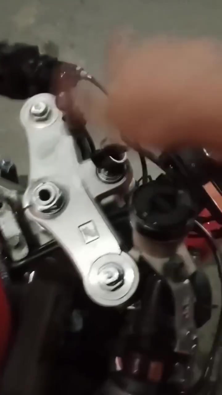 سلام عليكم ورحمه الله وبركاته شباب راح احجيلكم حظ وبخت كل الي بالدراجه اكتبلكم اذا تفيدك هلا بيك متفيدك ادعيلنا ورحمه الله والديك   ٩١٩ بجم عريض نايمه صار لها سنتين محركها كايم يطغات الدراجه مكمركة اشتريتها اسبوعين وكام المحرك و نكسر واهسي بيها فدمره بحيث عفت دراجات كلها المهم الدراجه محركها انفتح علساس اجفته يم فيتر فتحنا المحرك و قدر الله وصار عندي فاتحهة مكدرت انطي فلوس للفيتر ف رجعته للبيت وماشدلي المحرك ف المحرك مفتوح هسه وكامل غراضه موجوده بالكونية حاطهن هوه الدراجه كفراتها مو كلش نظيفه
٥٠@٪ نظافتهن الي رايد علمود كفرات متفيده كلش وعندك قطعه جوه ار ار اليسار يم كير مختلف لونه دراجه بلون احمر ابيض ازرق اسود التانكي بي رصعه و دراجه لأن نايمه التايرات مالتهن صاير بيه طسه و زنجيل مزنجر للي يفيده يقيم حظ وبخت وإذا تراهمنا ف شايف الف خير الي يأخذها يأخذها للتعمير يأخذها ادوات براحته والتعجبه مقطع دراجه من أشغلها قبل لا يكوم المحرك فتحت كفراتها جنت اسوي كهربائياتها كامله  الي تفيده يراسل واتس *********** خاص هنا ماموجود ما منزل مسنجر
