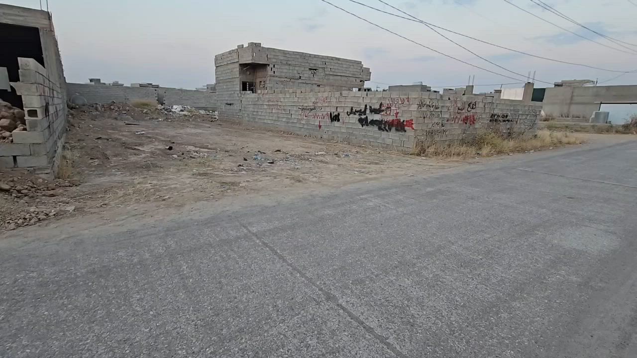 خدمات تبليط وكهرباء وماء ومولد
حي بدر مقابل جسر المعارض فرع الغسل تمشي مسافه قليله القطعه قبل النقطه 
واذا عندك مراوس هم يرهم ***********
السعر ٣٨ ومجال قليل
