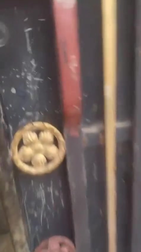 بيت للبيع مساحه 225 بيه غرف ثنين وصاله واستقبال  ومطبخ ومحل باب رزق  المكان الدوانم ورء أسواق الحسين بخط الثالث اني مكلف بنشر هذا رقم صاحب البيت تصل علية  *********** السعر 25 وبية مجال
