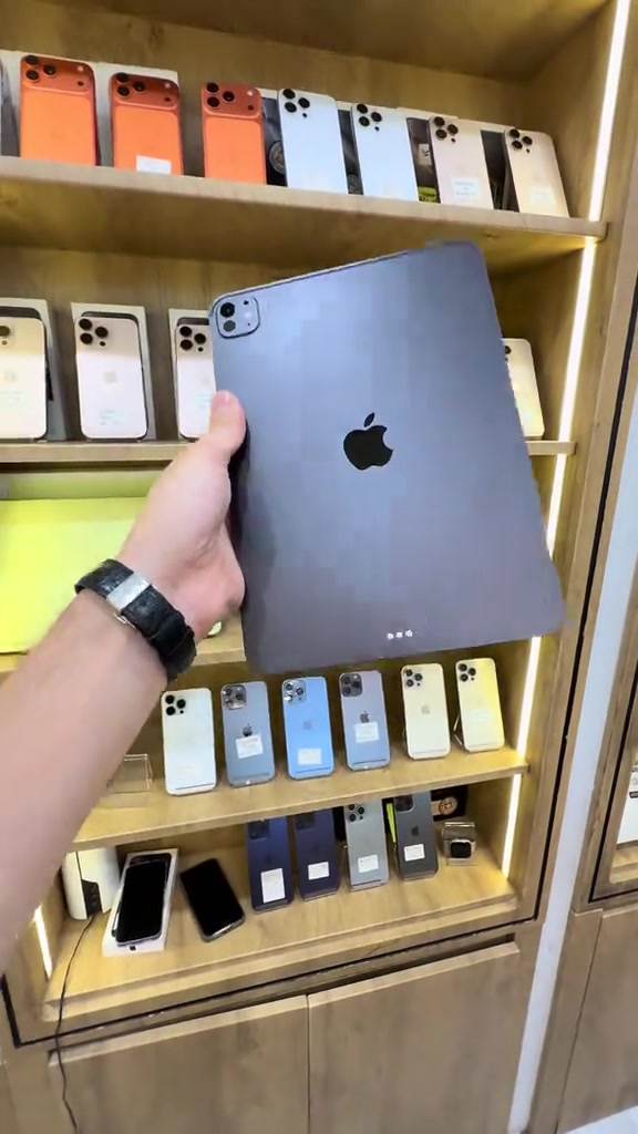 🔥 iPad Pro M5 🔥 أداء خرافي 🚀 وشاشة برو بمعنى الكلمة 😍 💾 256GB 🔋 صحة البطارية 100% 🔄 30 Cycle فقط! ✨ نظيف جداً وحالة ممتازة 📍 فرع الربيعي: *********** 📍 فرع المنصور: *********** 📩 للجادين مراسلة خاص #iPadPro #iPadProM5 #Apple #آيباد #آيباد_برو   
