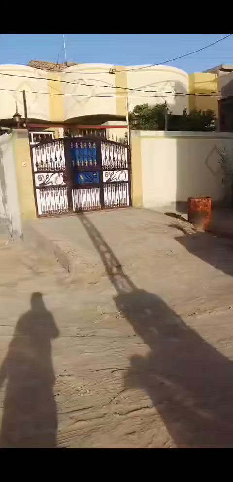 بيت للبيع طابو صرف قريب علا شارع العام العنوان الورديه قرب مستشفى الكفيل فرع المركز بيت ركن المساحه 220 طابق واحد يحتوي على غرفتين نوم وكلدور وصاله ومطبخ وحديقه 4*6 وكراج سياره السعر 190 رقم الهاتف *********** رقم ***********
