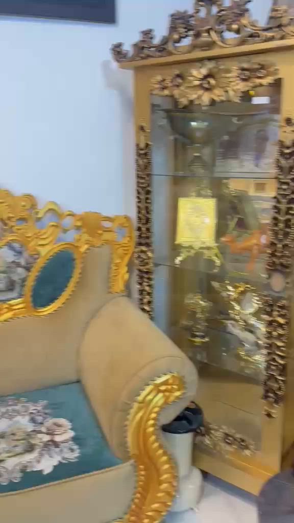 دار للبيع قرية الغدير الاولى للبيع بلوك 41 دار 10 على ساحة المساحة 200 م السعر 300 وبي مجال للاستفسار ***********
